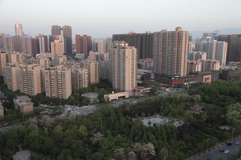 房价若跌到12年的水平，我着实得好好思量一番。以西安为例，2015年12月二手房