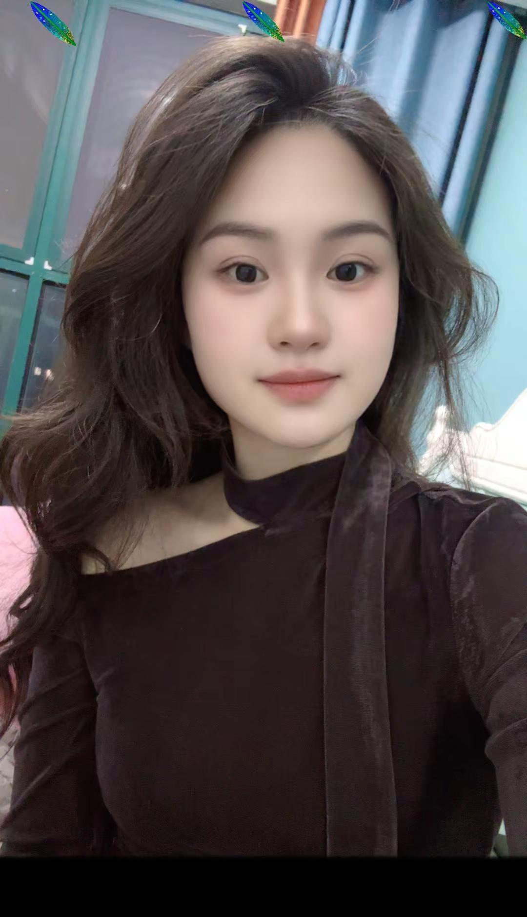 没事就微醺，喝到微醺的时候，人就会变得温柔，感性，浪漫想说的话都在眼里，在酒里，