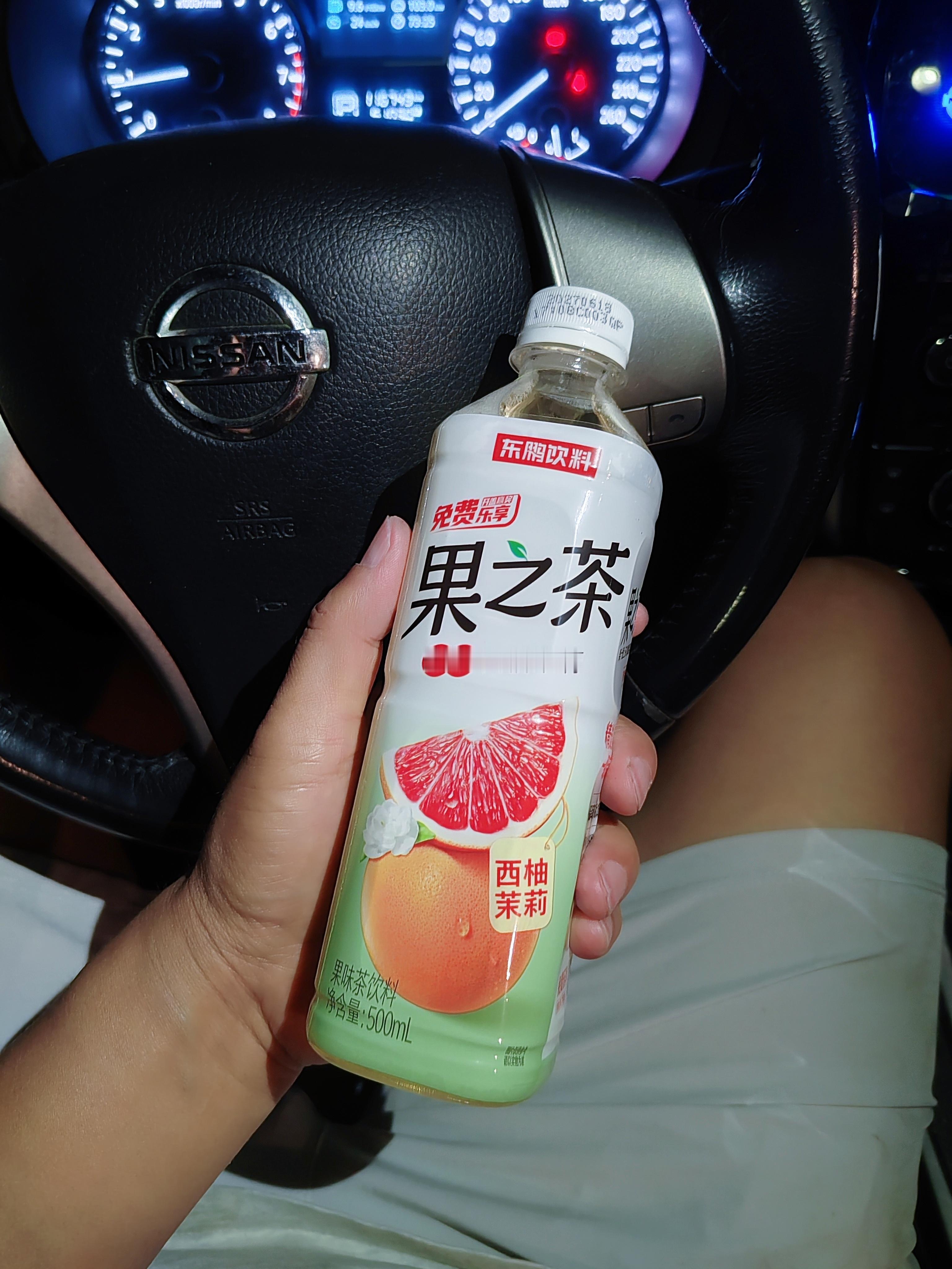 秋天的第一杯果茶，是游泳小学员送的。