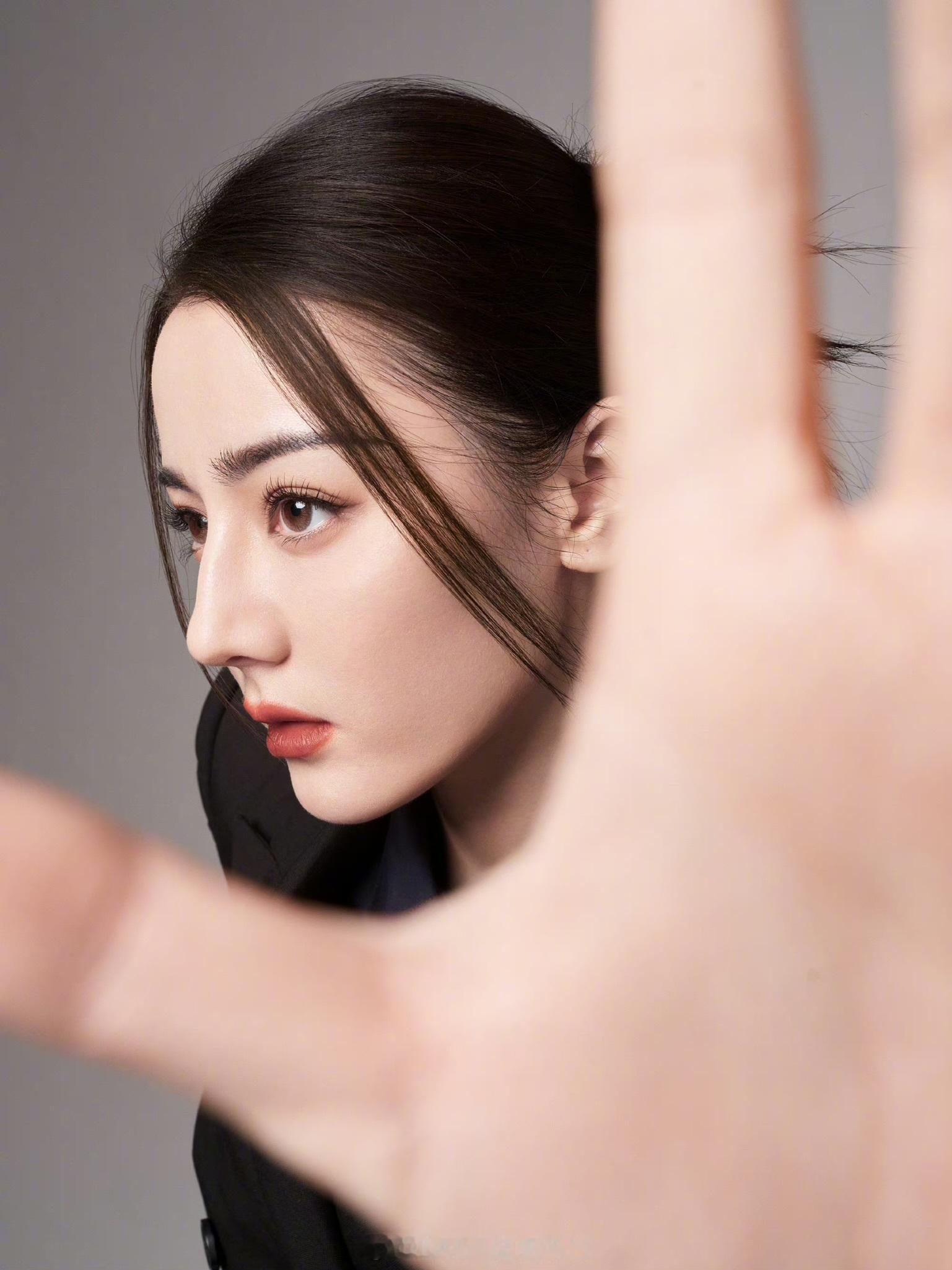 迪丽热巴钰珑 dlrb 迪丽热巴功夫女足 dlrb 迪丽热巴卫蓝欢迎收看迪丽热巴