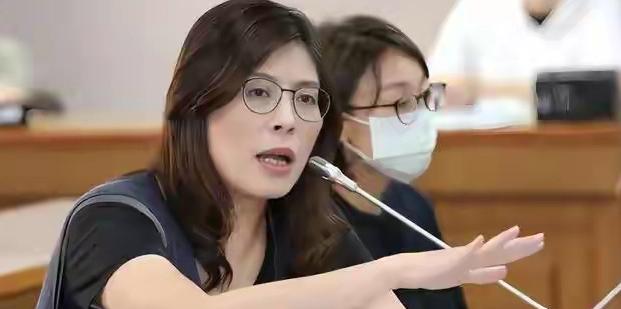 人未到，花先送！郑丽文委托大陆国民党前往广州献花

按照大陆方面发出的邀请，郑丽