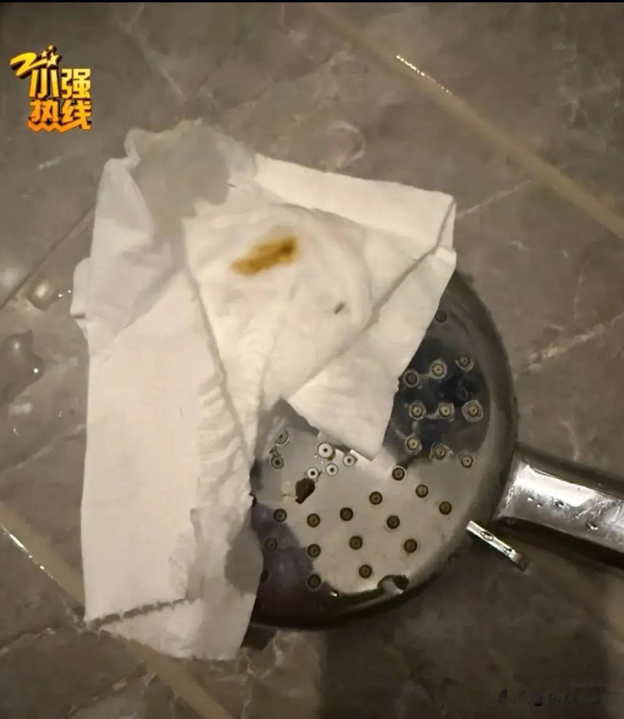 “太恶心了！”情侣入住酒店，女友洗完澡觉得不对劲！愤怒之下，向酒店索赔3000元