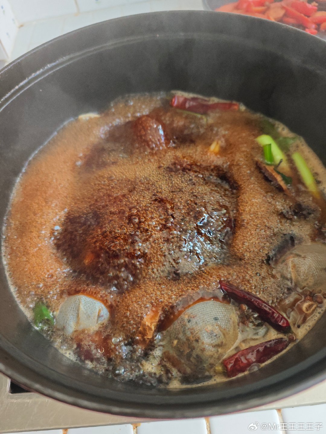 我真的想卤猪蹄子但是又被这个零脂肪猪蹄伤害！不过还是买了两盒小的卤。我早上像个巫