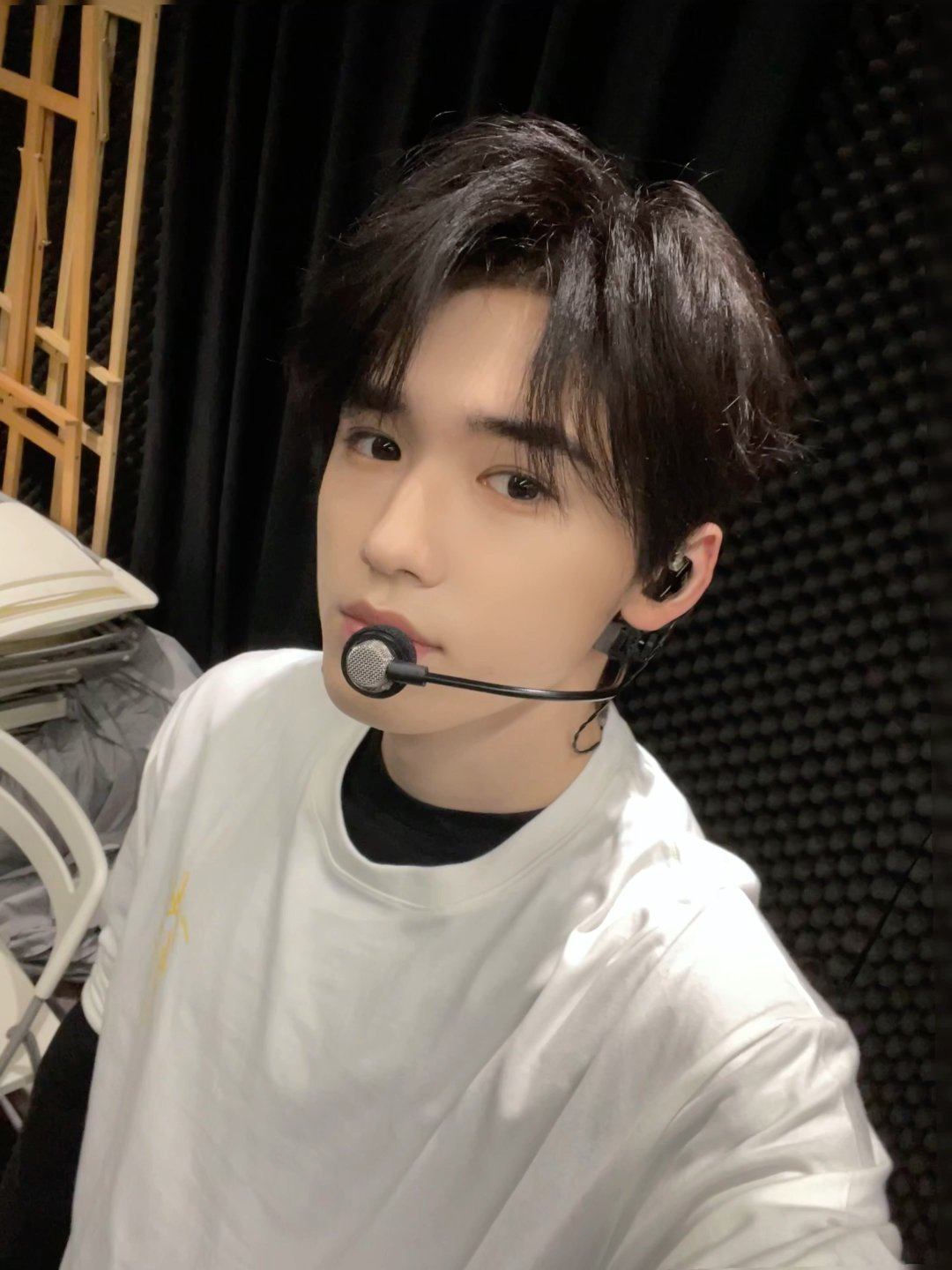 吴彤用近一分钟介绍宋亚轩吴彤说宋亚轩为国粤无双做了很多准备被导演用近一分钟认真介