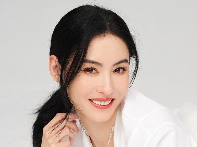 46岁的张柏芝
大概不会再结婚了，
不是因为离婚带娃，也不是因为没人追，而是她有