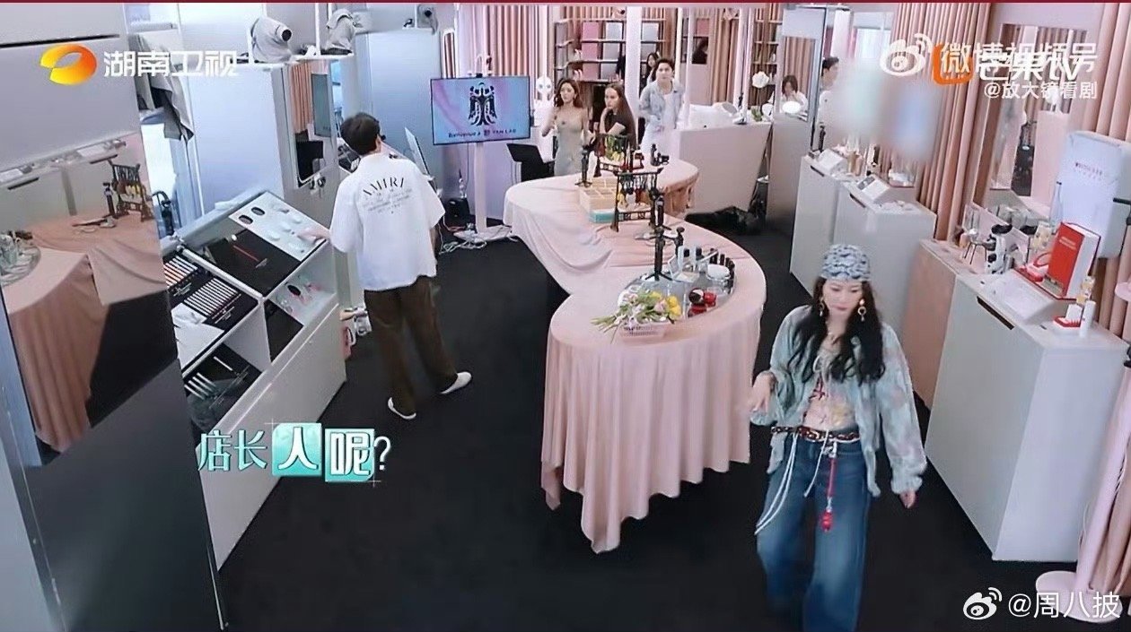 颜安 颜鸥虽迟但到颜鸥虽迟但到！哈哈哈哈孩子安静的时候就是在憋大招，期待下周沙龙
