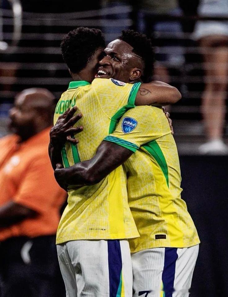 安切洛蒂：“威尼修斯和罗德里戈联袂出战？他们显然可以做到，因为他俩早就习惯一起搭