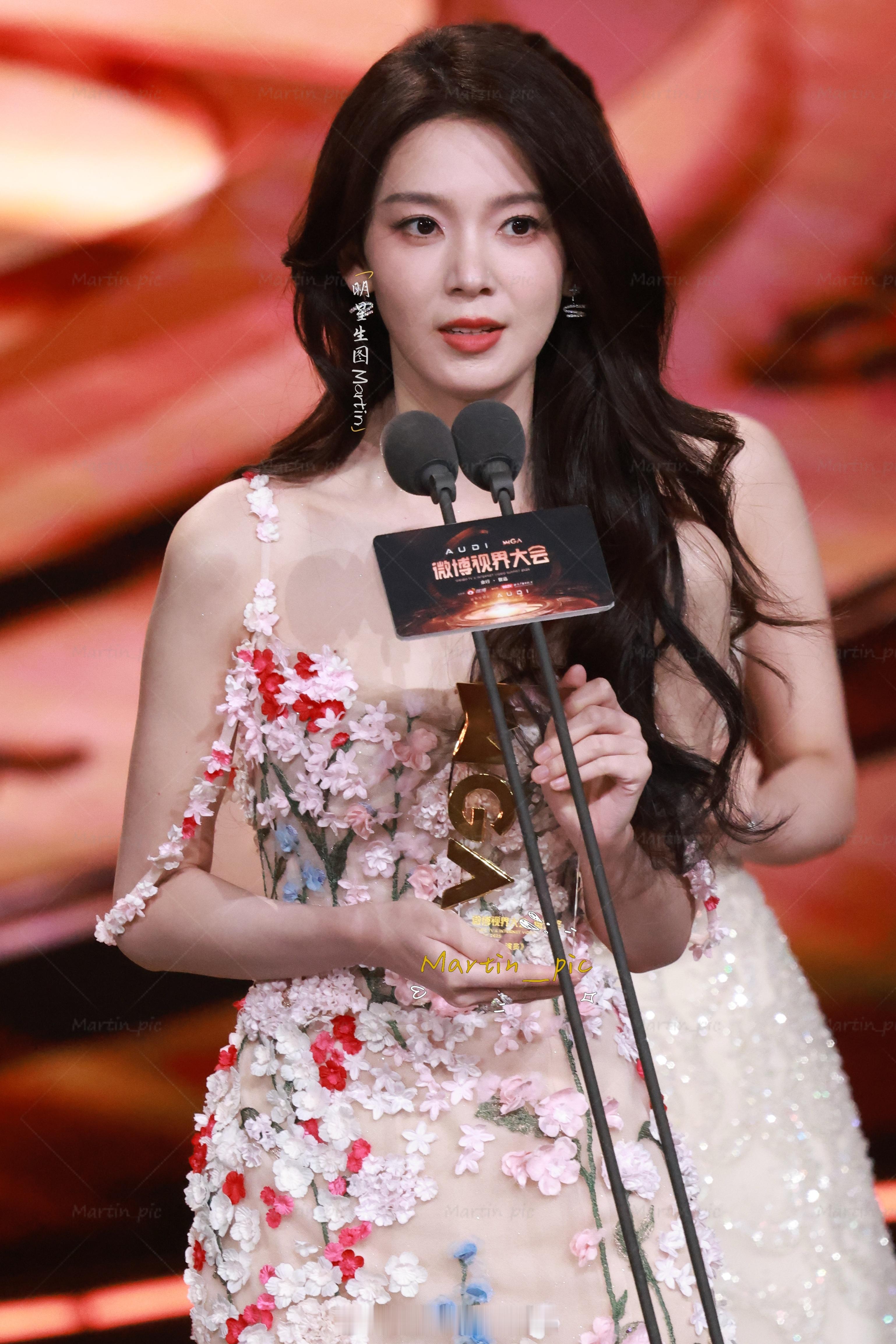 陈瑶[超话]  陈瑶微博视界大会内场生图花仙子瑶妹[好爱哦][好爱哦]美到心里去