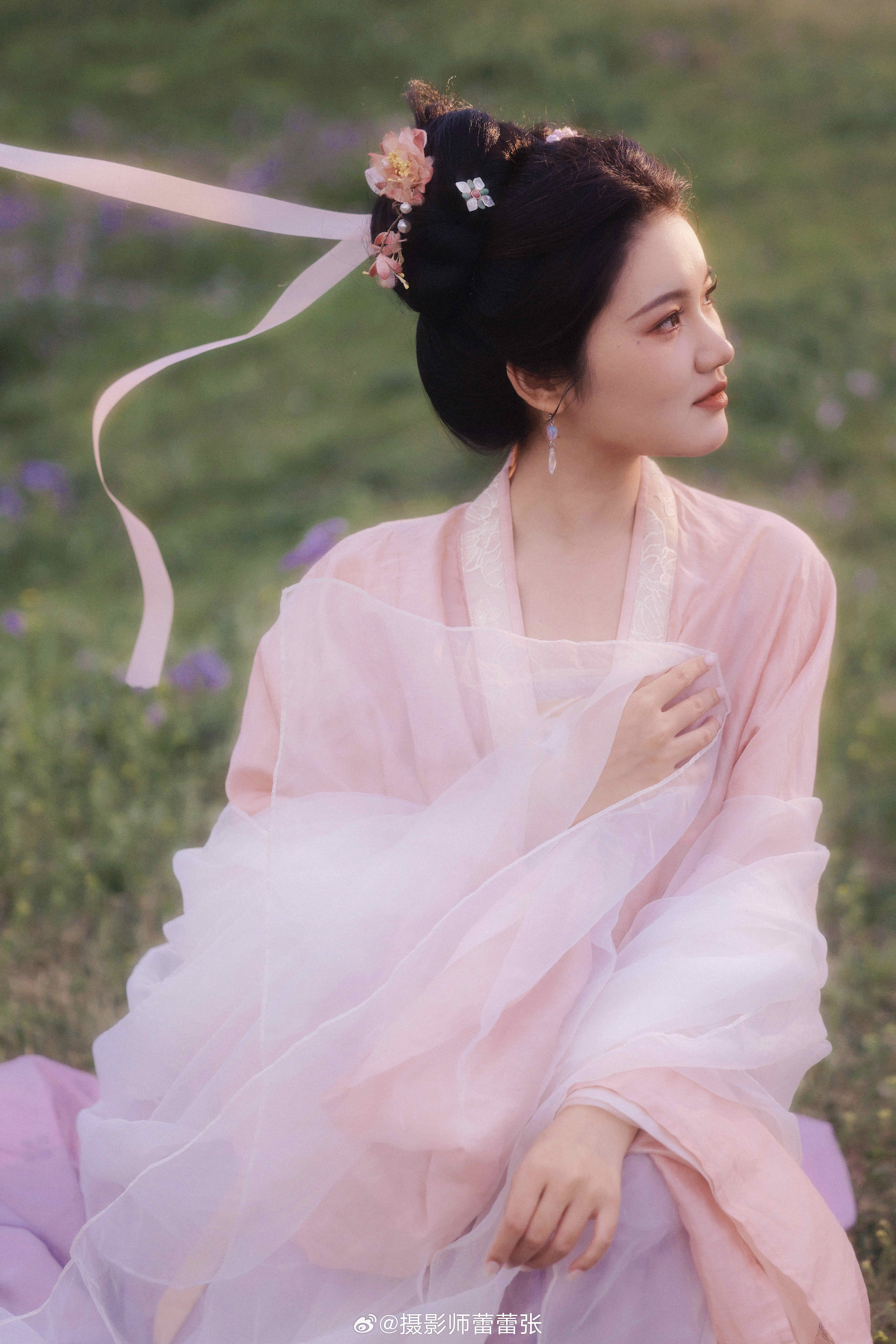 春日花花小唐风客片返场💐我可太喜欢圆明园啦❤️春天圆明园的绿草地配二月兰+小黄