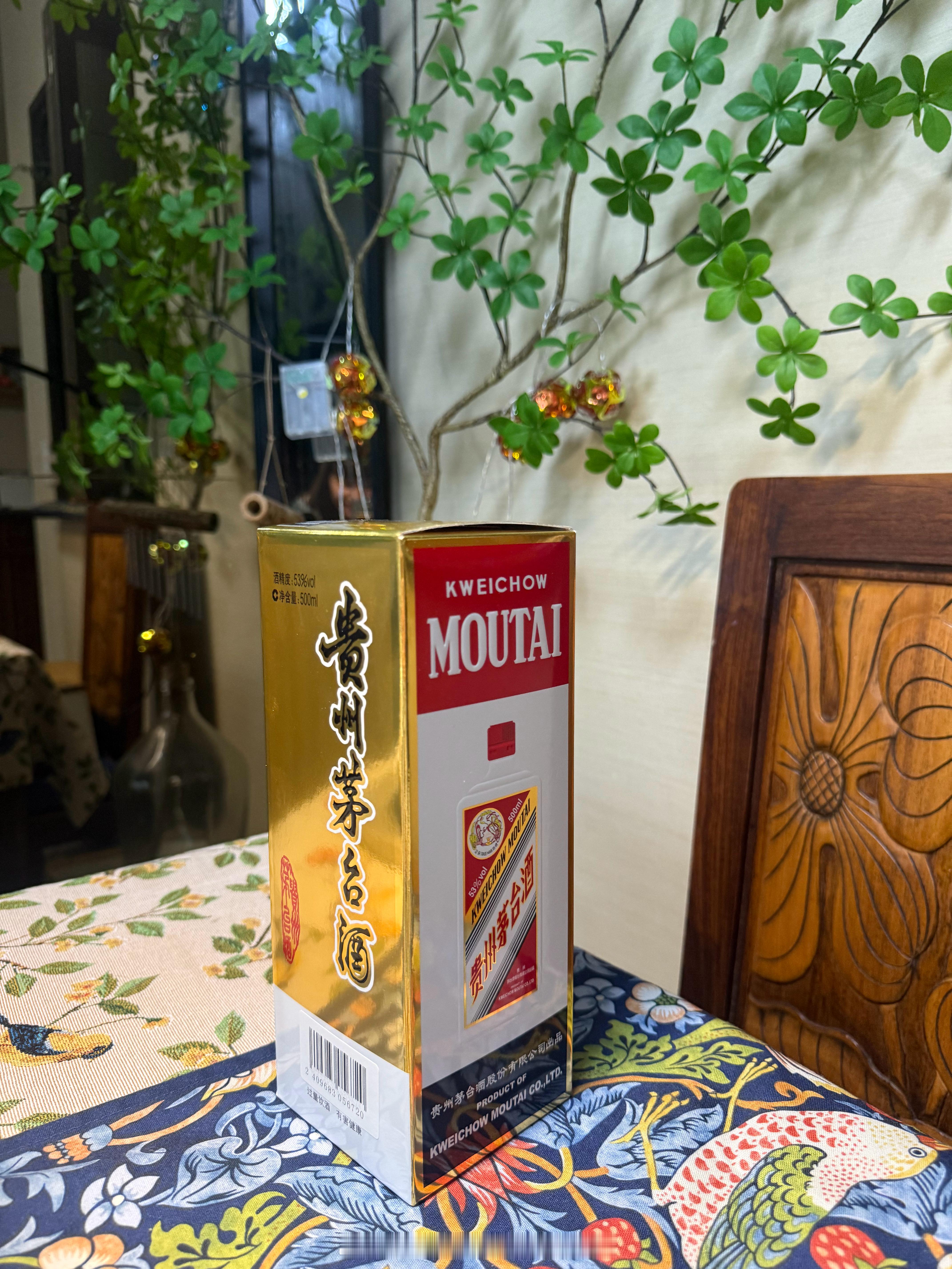 啊啊啊 刚看回放帅炸啦今晚喝的茅台看一博！王一博郭富城炸场