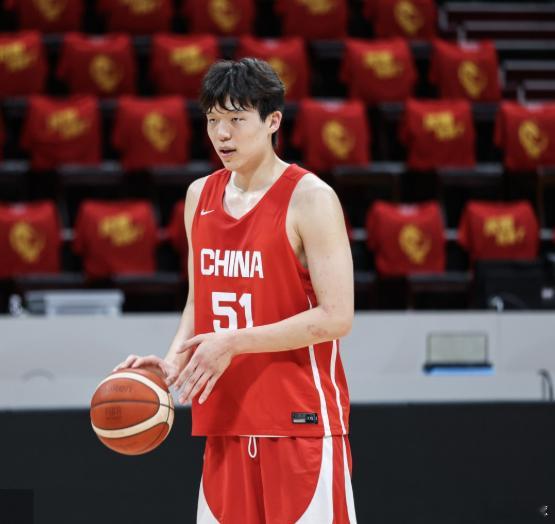 美媒Clutchpoints发文谈到了杨瀚森在世预赛中的表现，以下是部分内容。凭