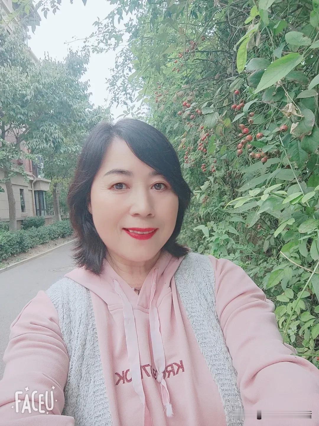 今天是十月十日
生活不求十全十美
但我们
要用十分的真诚
凝聚十分的深情
让生活
