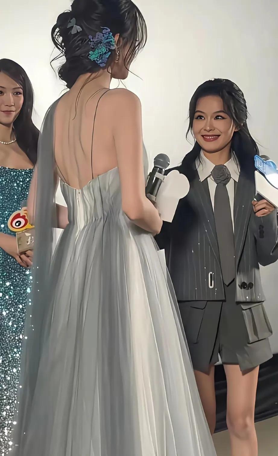 于正力捧，连古力娜扎都夸她可爱，余茵表示很高兴。
余茵今年27岁，出生北京，演短