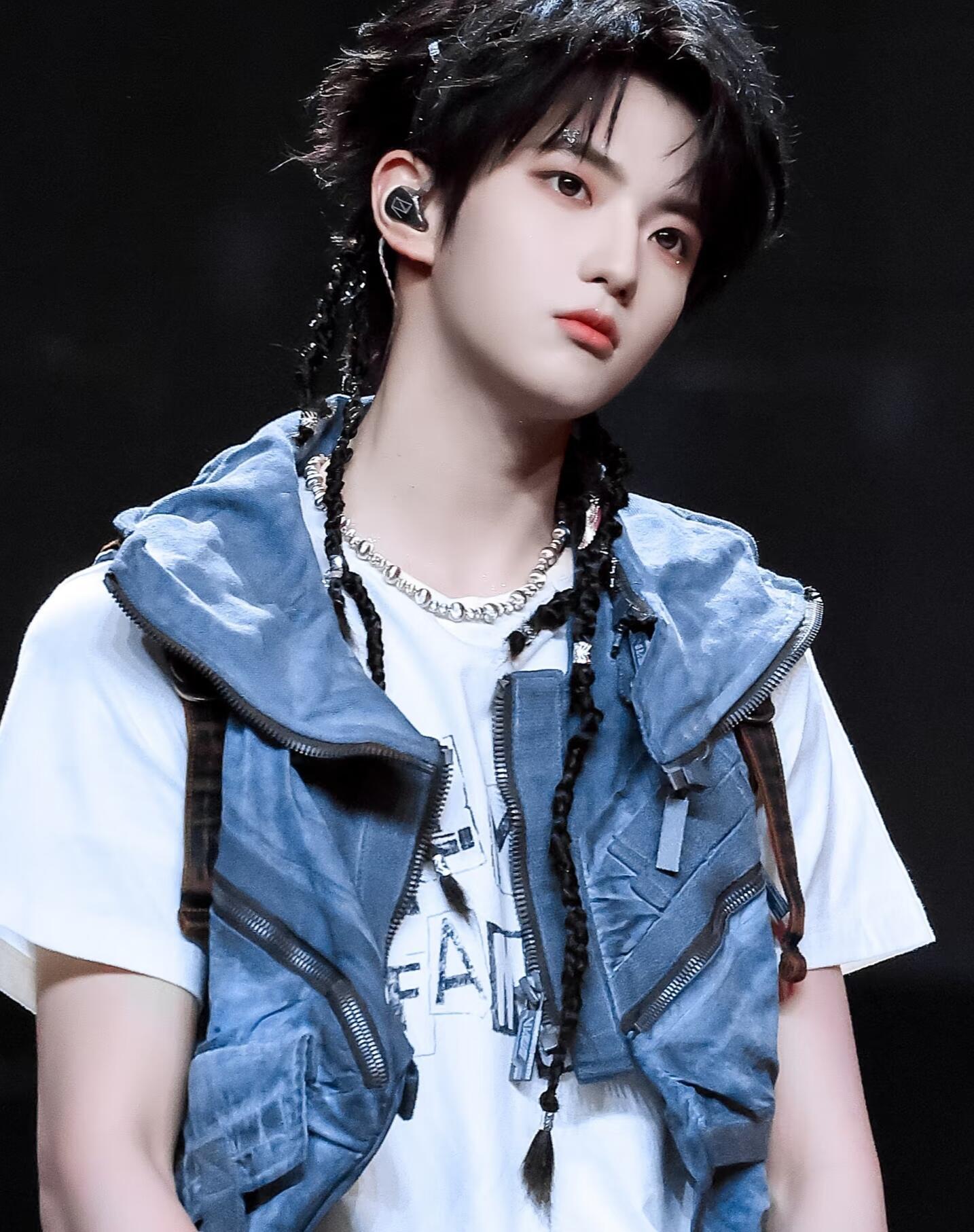 🎉🎉🎉从默默坚持到被更多人看见，恭喜穆祉丞微博粉丝破500万！星光不负赶路