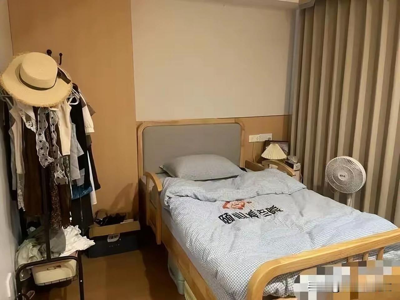 2. 27岁姑娘住进养老院与奶奶同住 月租1500元含早晚餐：27岁姑娘因奶奶提