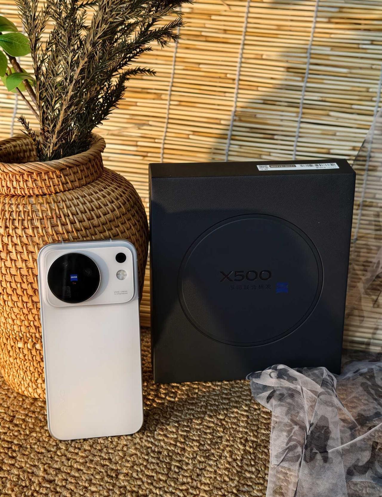 vivo X500
vivo体验店 vivoX500 即将上市
先一览外观，哪个
