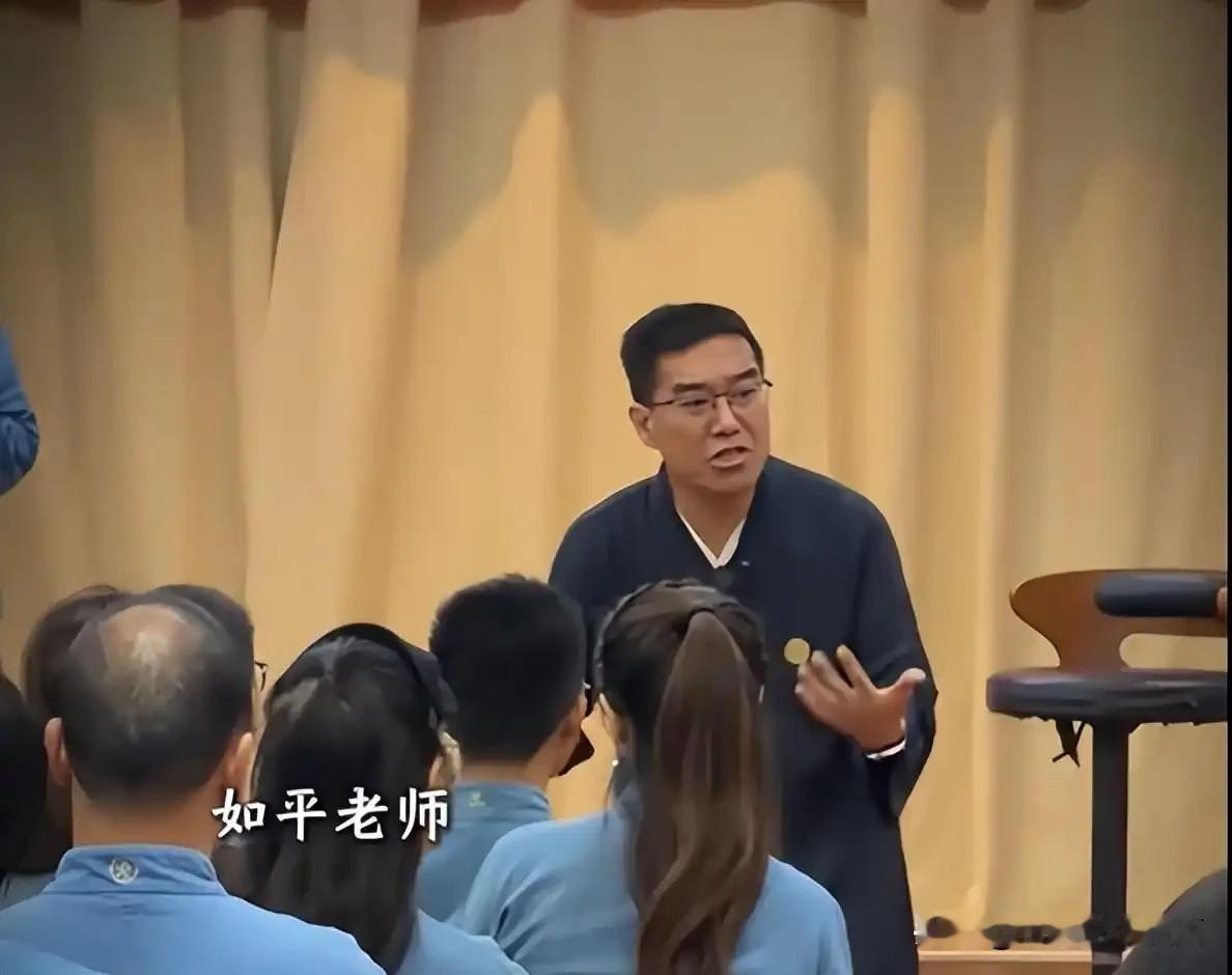 【现在知道 国学大师 门槛有多低了吧！】一个家庭里通常病的最轻的就是孩子   父