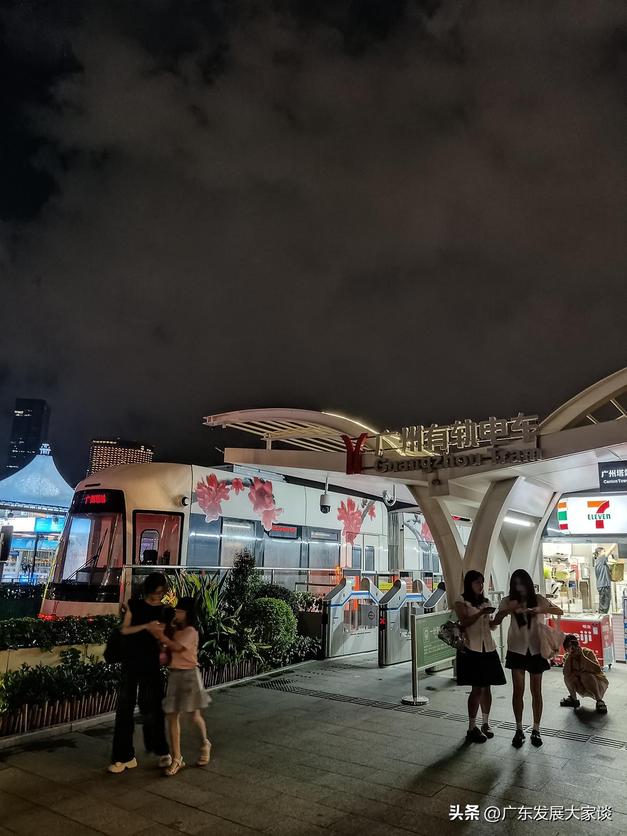 广州是否有必要继续建设有轨电车呢？大家都清楚，广州目前拥有三条有轨电车线路，其中