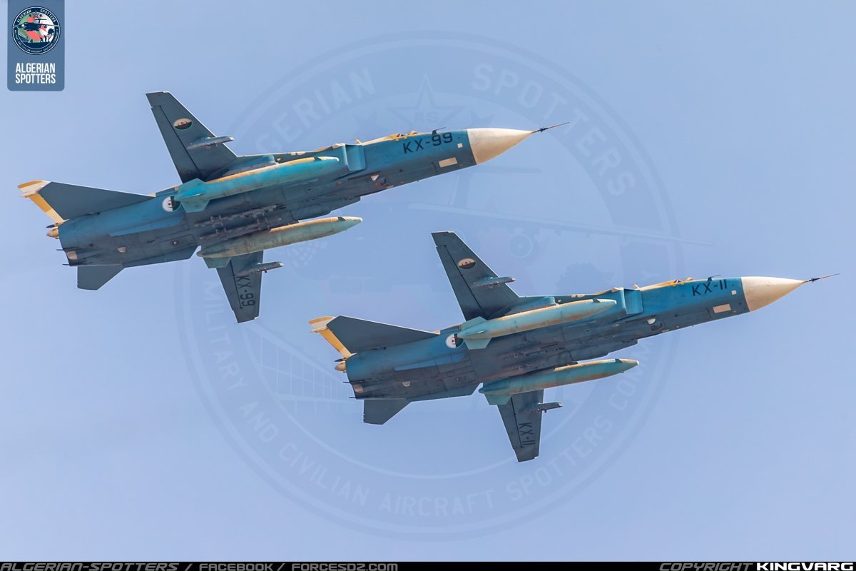 苏霍伊影像集  阿尔及利亚空军的Su-24MK/MK2在纪念独立战争爆发70周年