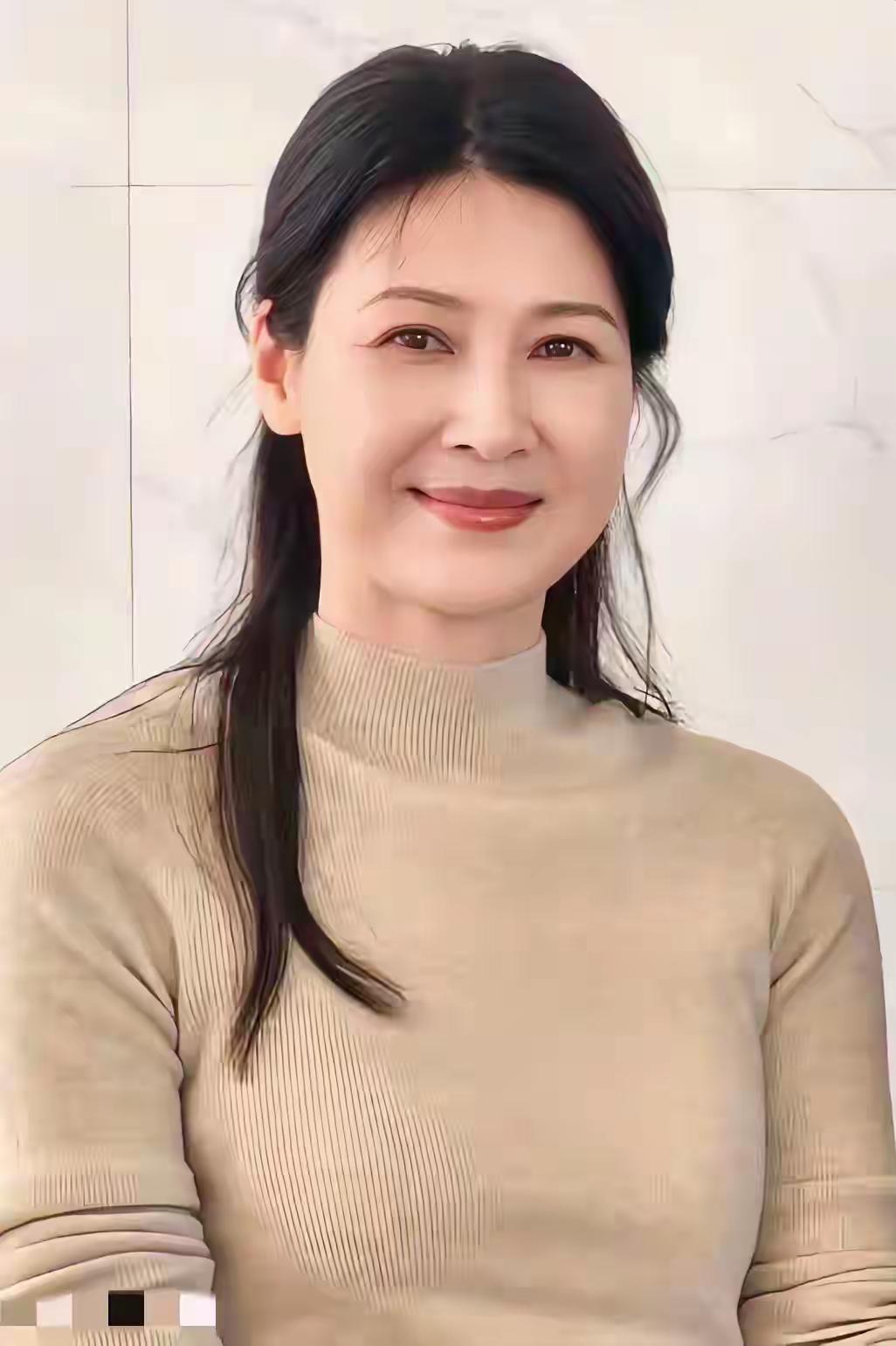 昔日便被称做的女神如今也老了，身材发福了，高颜值虽不在了，而经验老道了，阅历丰富