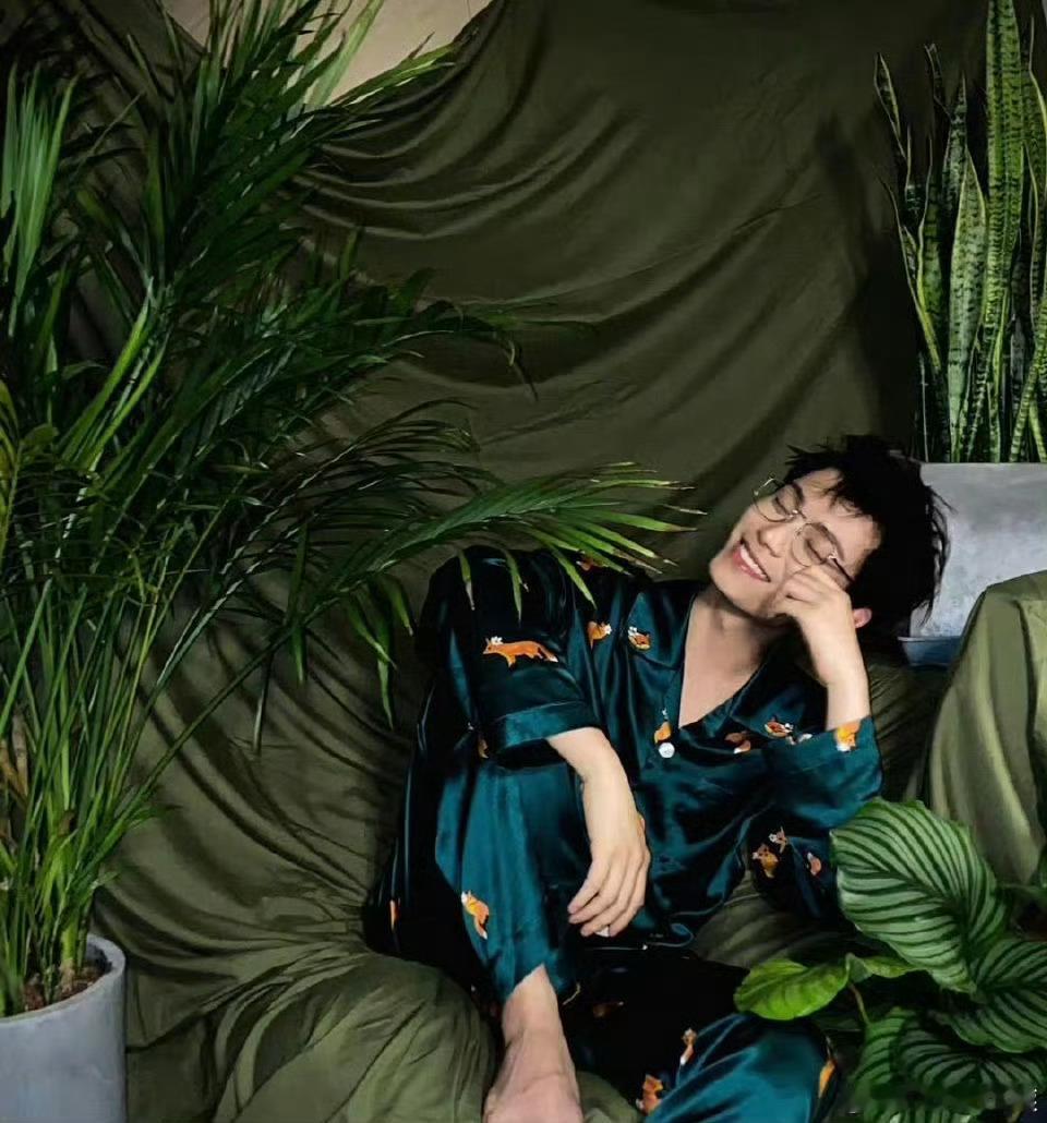 发明相机的人绝对是个热爱生活的斗士，因为他在跟时间作战。——丁禹兮 