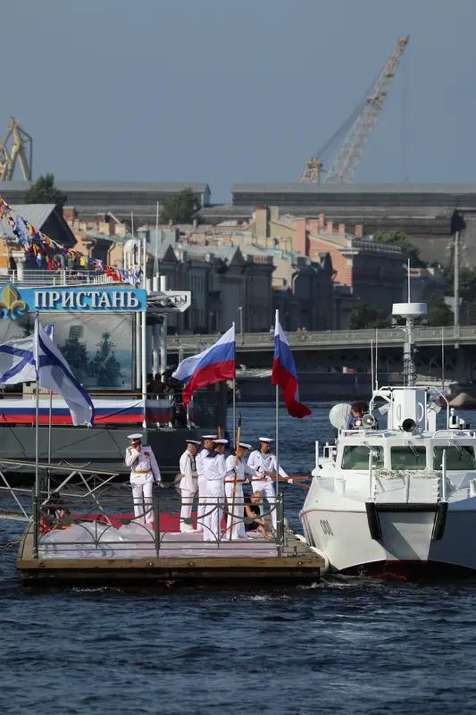 俄方感谢特朗普释放俄船员 据俄罗斯卫星社和央视新闻报道，1月9日俄外交部发言人扎