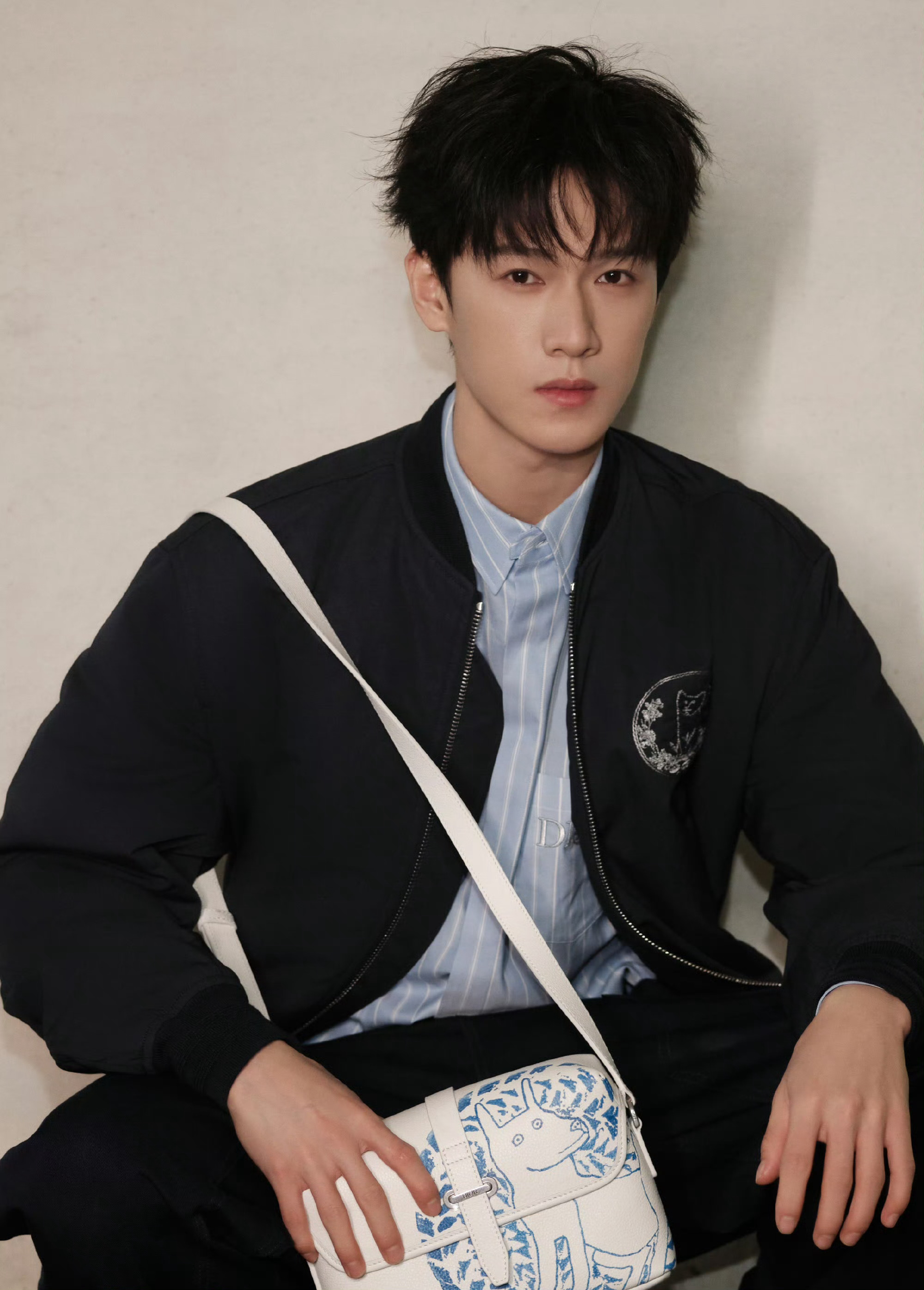 李昀锐启程巴黎  李昀锐巴黎时装周启程大片 李昀锐巴黎时装周启程大片，好帅好好看