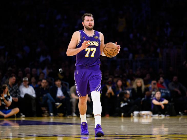 今日，美媒Kalshi NBA统计了现役球员28岁前单场砍下40+得分场次排行榜