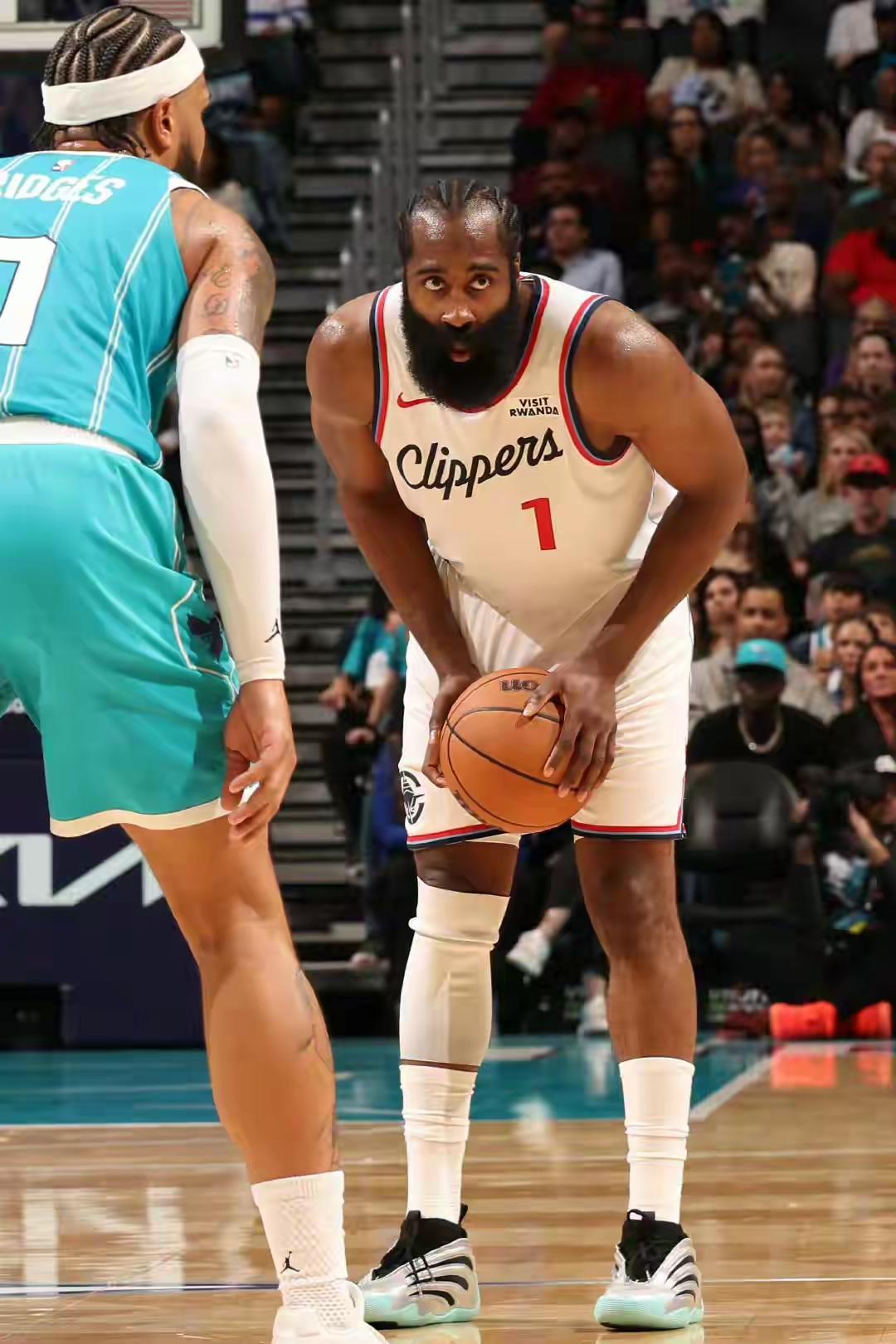 NBA今日最佳球员&最拉胯球员揭晓！威少终结8连败，拉文关键时刻掉链
 
今日N