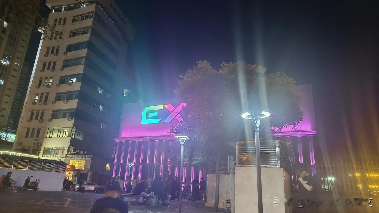 夜幕下的下瓦房，恬静而有活力！幸福的天津人！