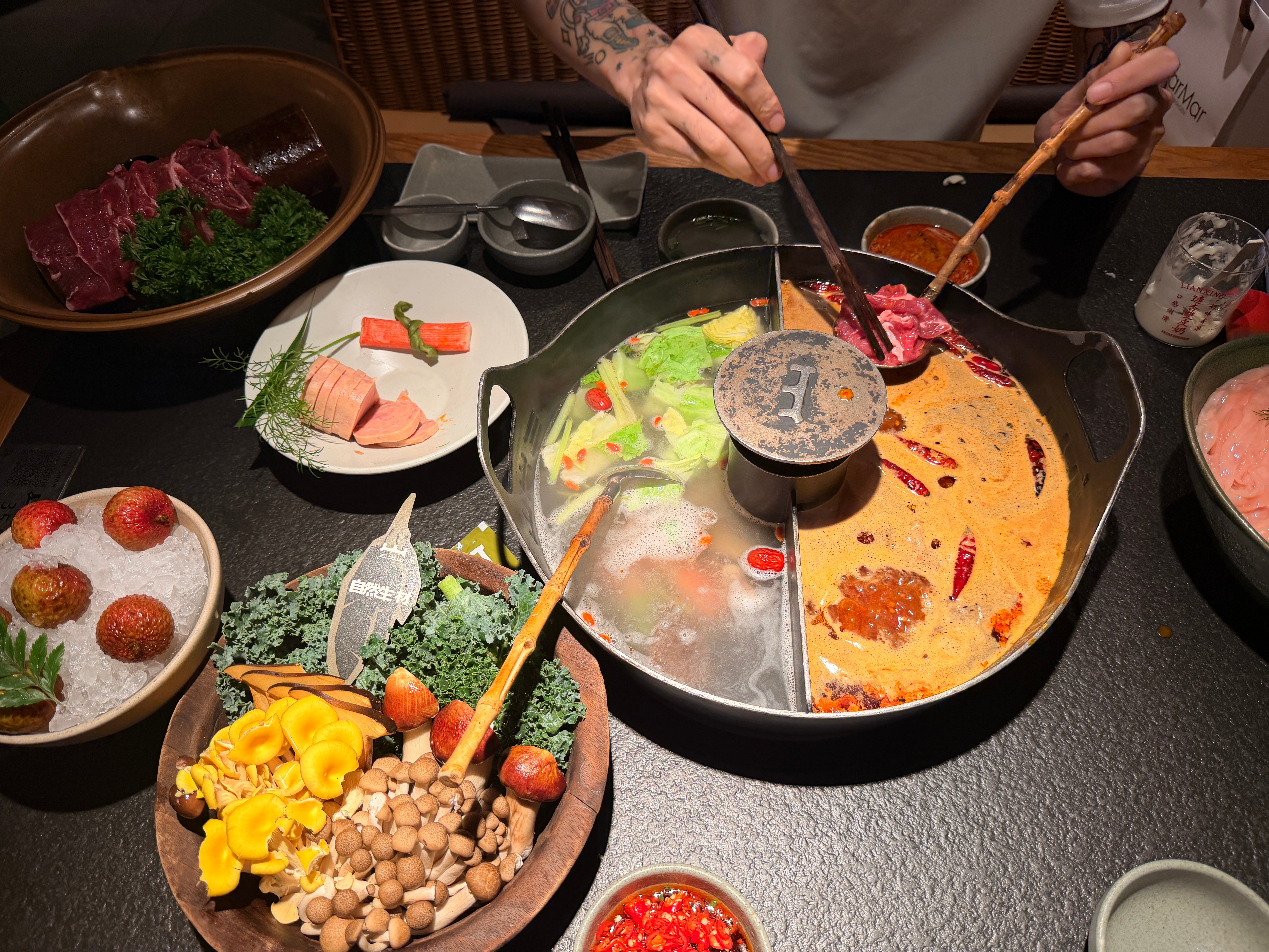 这家！三出山火锅，鸭血我能炫5碗 