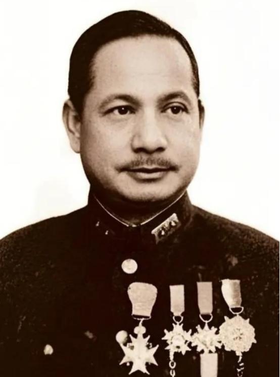 国民党中将吴奇伟，在长征时整整追了红军两万里，却1949年10月1日，被毛主席热