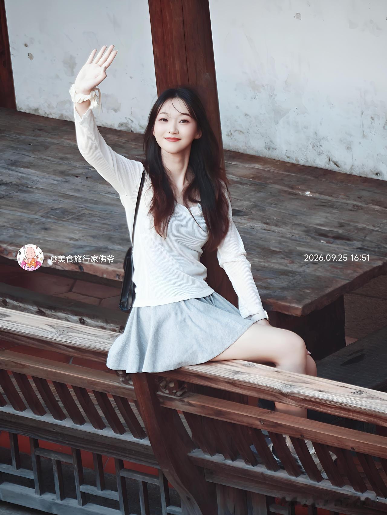 这位微笑的女孩可能这辈子都再遇见不到了
        欢迎你2026年中秋节来