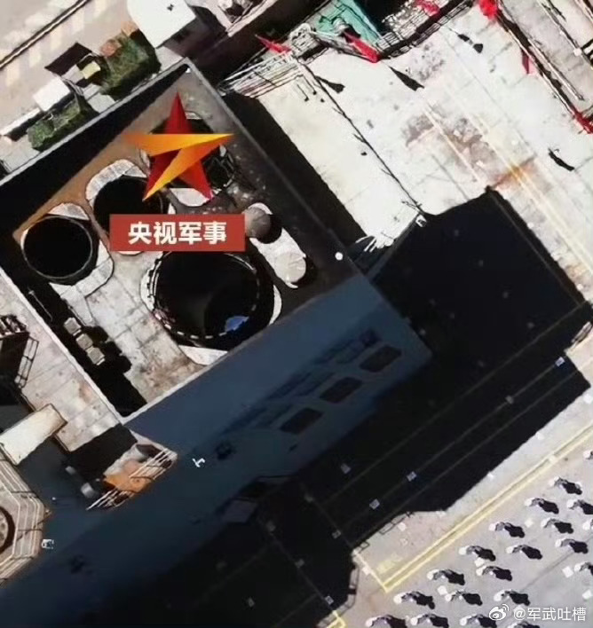 确认了，076每个舰岛有一个大烟囱和三个小烟囱，也就是两部燃气轮机和六部柴油机的
