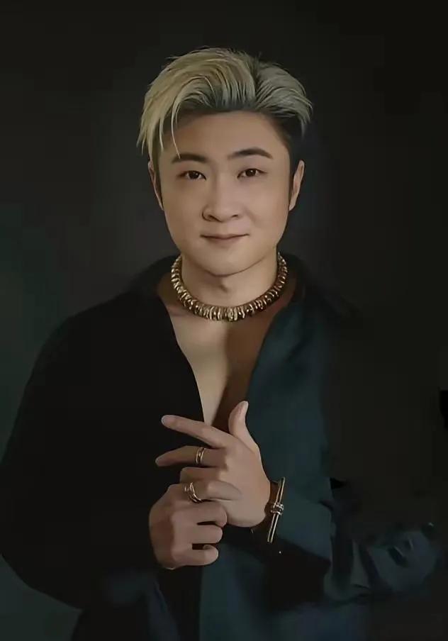 乔杉霆锋同款穿搭PK，谁更有型？