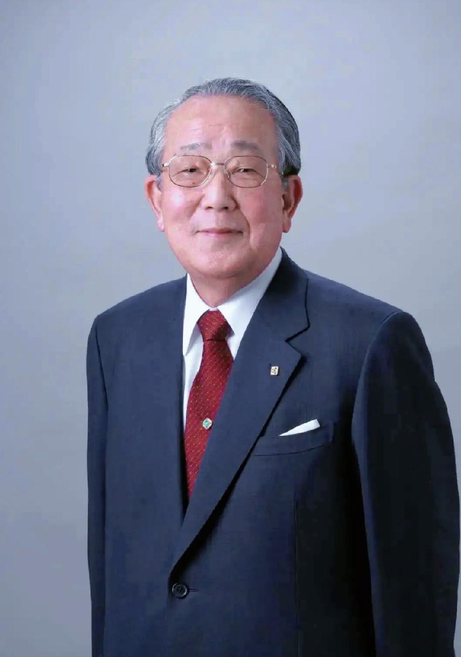 稻盛和夫说：
“当一个人尝尽了社会的无情，
人心的险恶，经济的压力，
婚姻的不堪