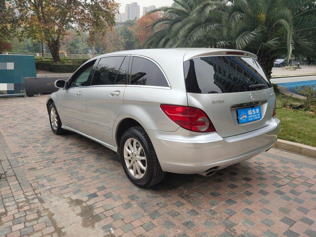 2万块的价格，20万的气质！
前两天检测了一台奔驰R350，06年上牌，开了二十
