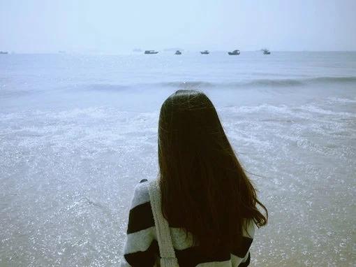 先成为光，
才能照亮路。
靠自己，
不指望。

心稳了，
路就顺了。
你强了，