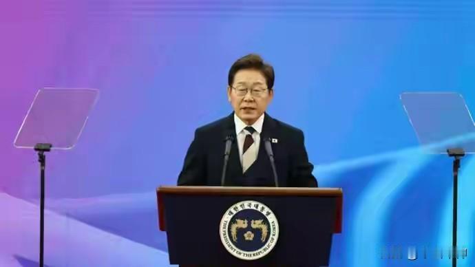 估计韩国总统李在明今晚高兴得睡不着觉了！
韩国APEC峰会召开在即，终于迎来了邻