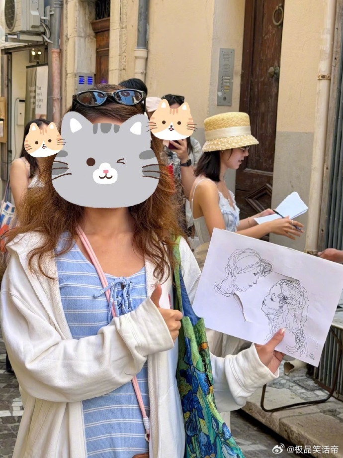 在南法偶遇赵今麦我们麦麦就这样美美的在法国被偶遇～还和贺雷老师一起交流画作 赵今