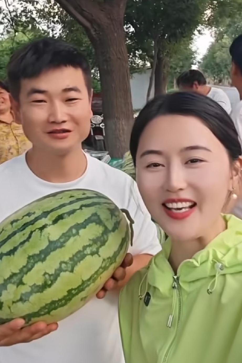 相宜博士这条助农之路，为洗白自己不利局面走对了。
        今年3 15期