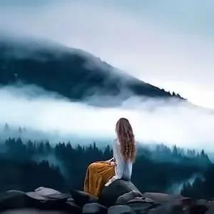 歌曲可寄托情感，深切思念能借此抒发。我敬爱的女作家，你在那边还好吗？