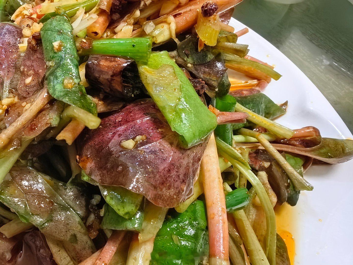 这个菜，你们吃吗？ 