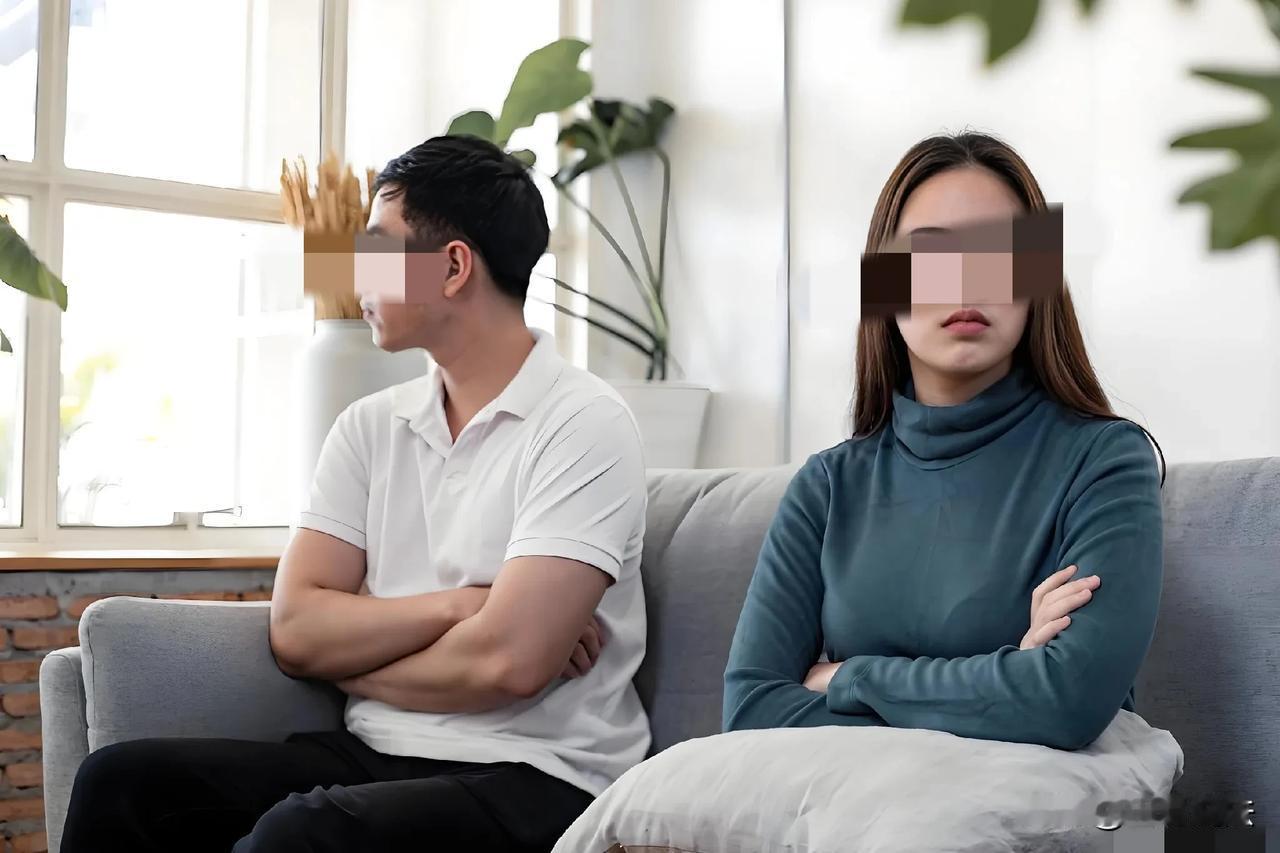 浙江宁波，妻子去世，丈夫整理她的遗物，突然发现，妻子生前给一男子转账200多次，