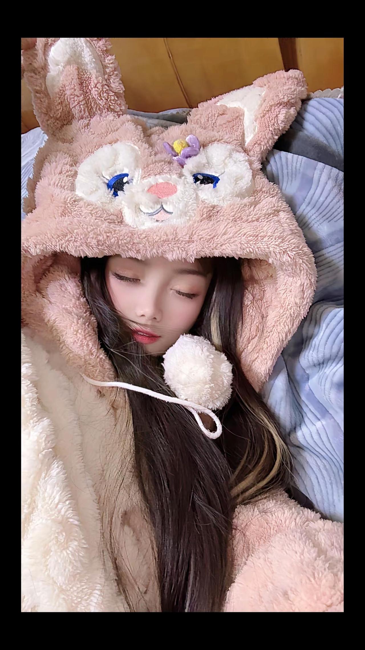 他每天不管多忙 心里总会惦记着我，每天都会给我带点早餐，说要把我养胖😬😬早上