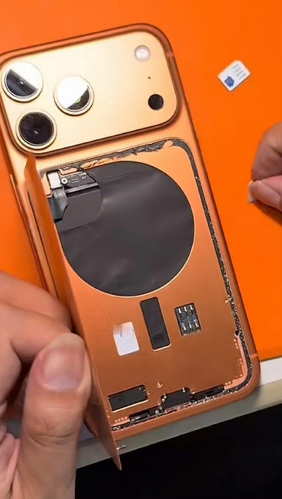 华强北的含金量还在升级，直接给 iPhone 17 Pro Max 开了个后门放
