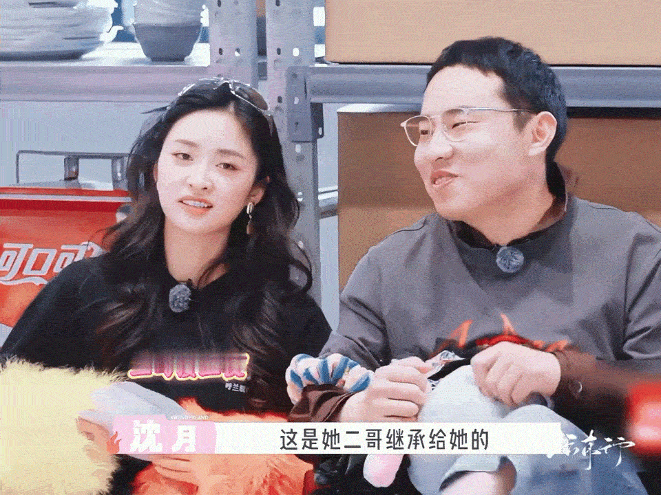 沈月吐槽李嘉琦刘海沈月说李嘉琦刘海是家族遗传坞内互损日常太有梗，沈月对着李嘉琦刘