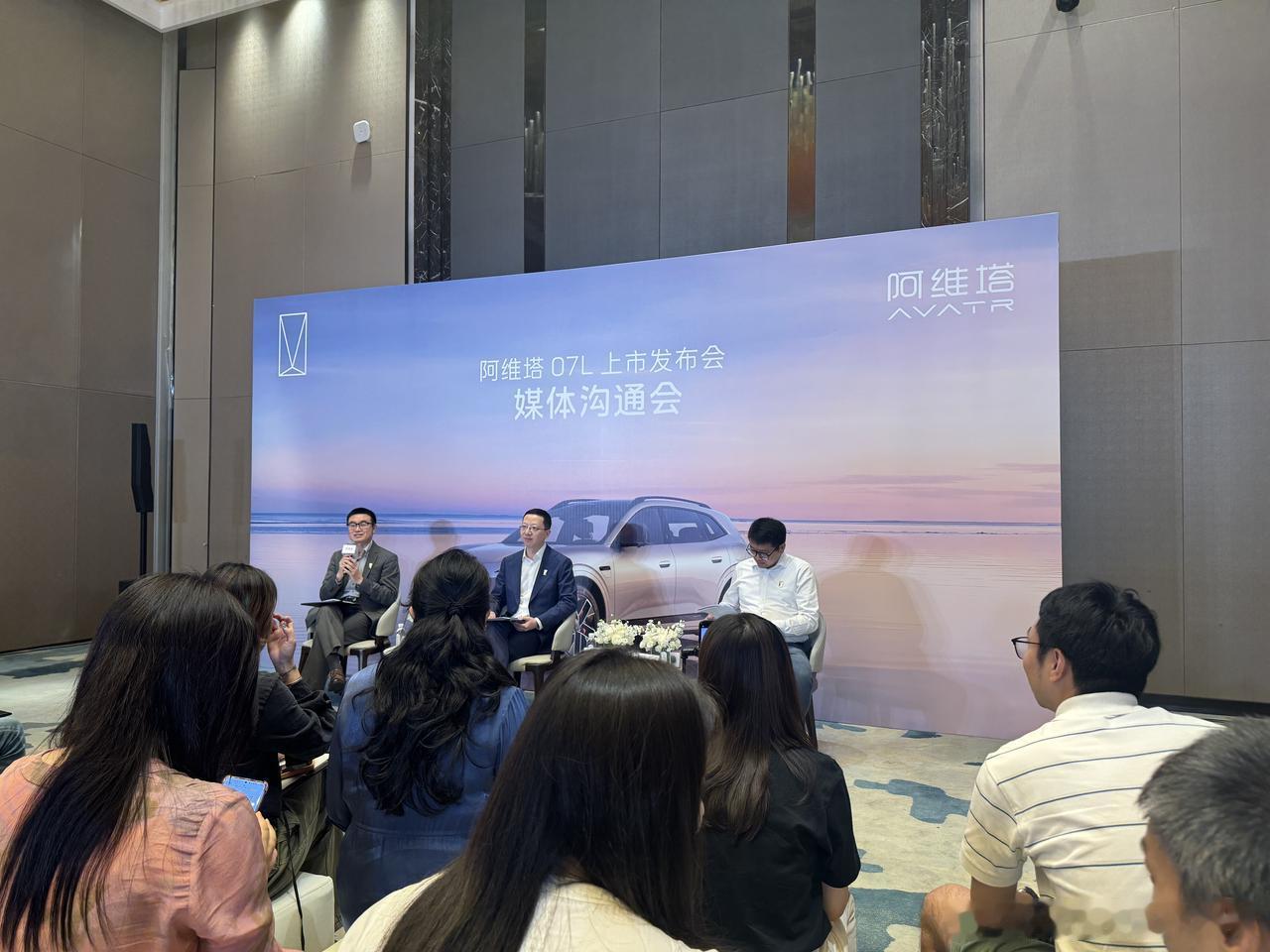 雍军的原话是：作为第二大股东，我们有差异化的合作模式，但我依然不认为这是"必要项