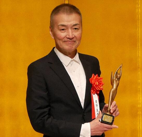 汤家凤一段话扒个干净！东野圭吾去世，学者悲痛欲绝。别急，还有"启迪愚昧"的重任等