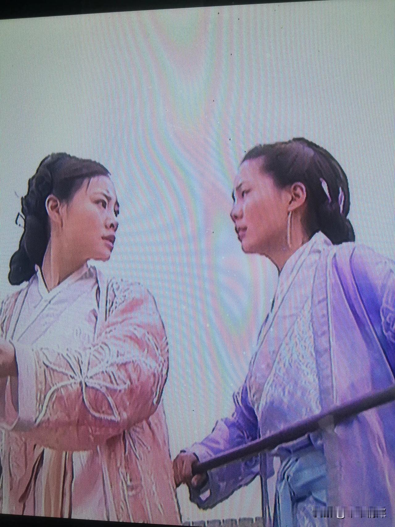 杨门女将真的是威风凛凛，在杨门女将出征的时候，一场比试，展示我杨家的威力，杨门女